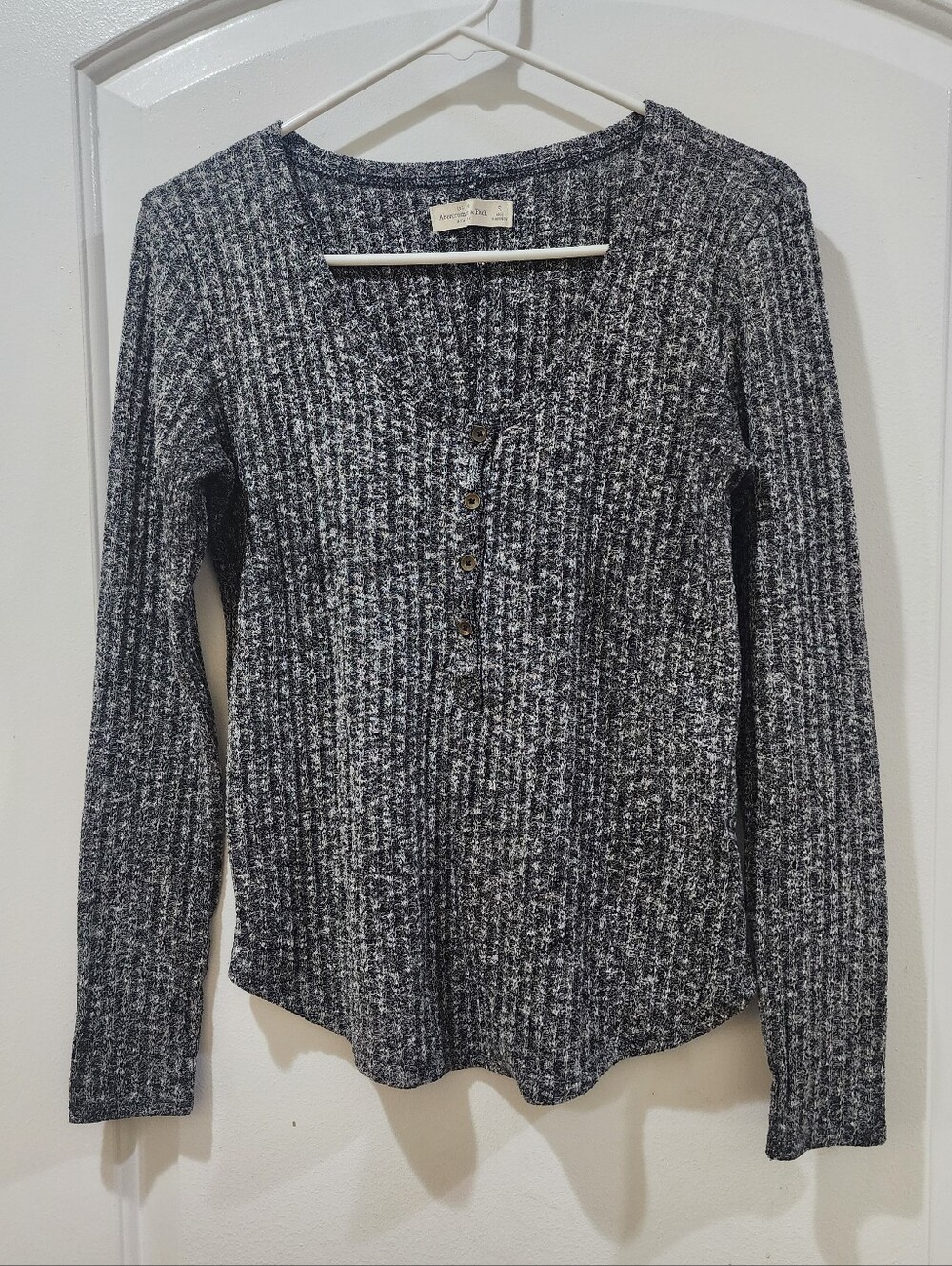 Abercrombie & Fitch Women's V-Neck Ribbed Long Sleeve Pullover Casual Top Small